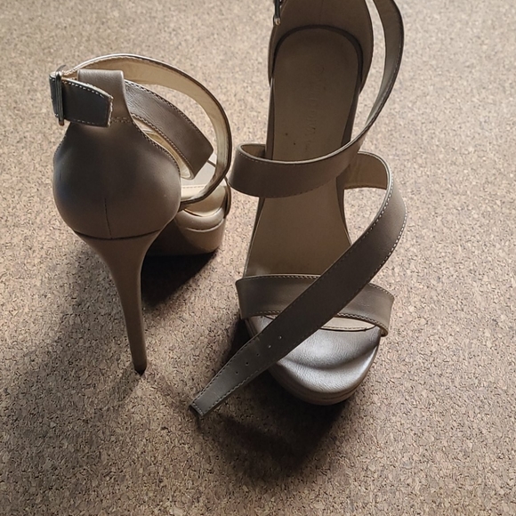 Strap nude heels - Picture 3 of 3